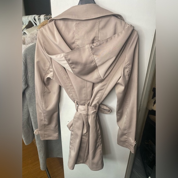 Trench coat - Picture 2 of 3